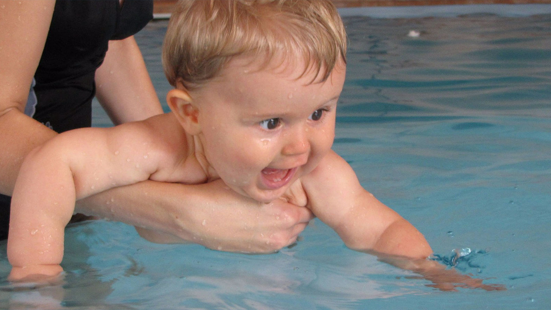 cours-de-natation-pour-les-petits-enfants